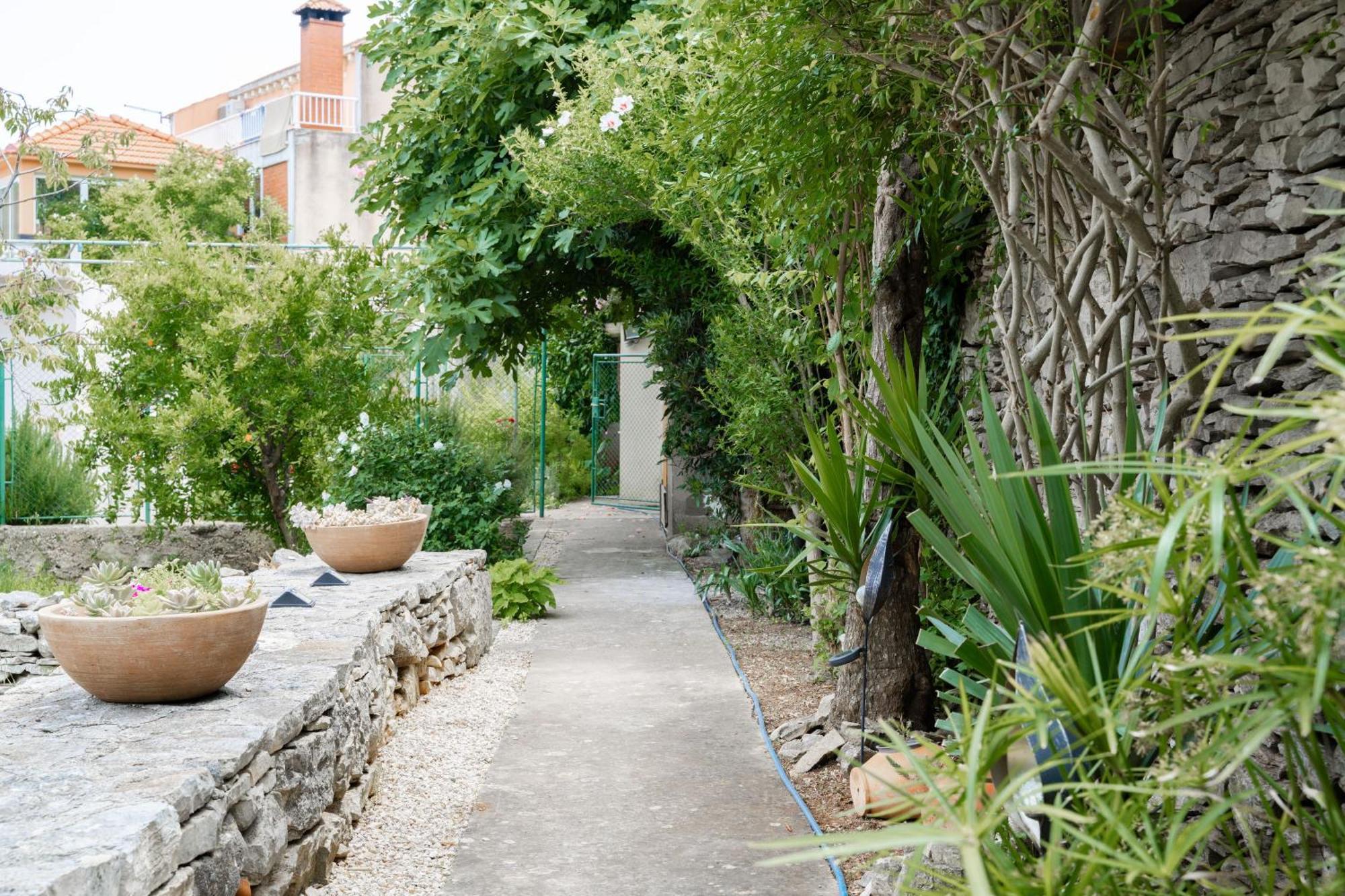 Garden Apartment ヴェラ・ルカ エクステリア 写真